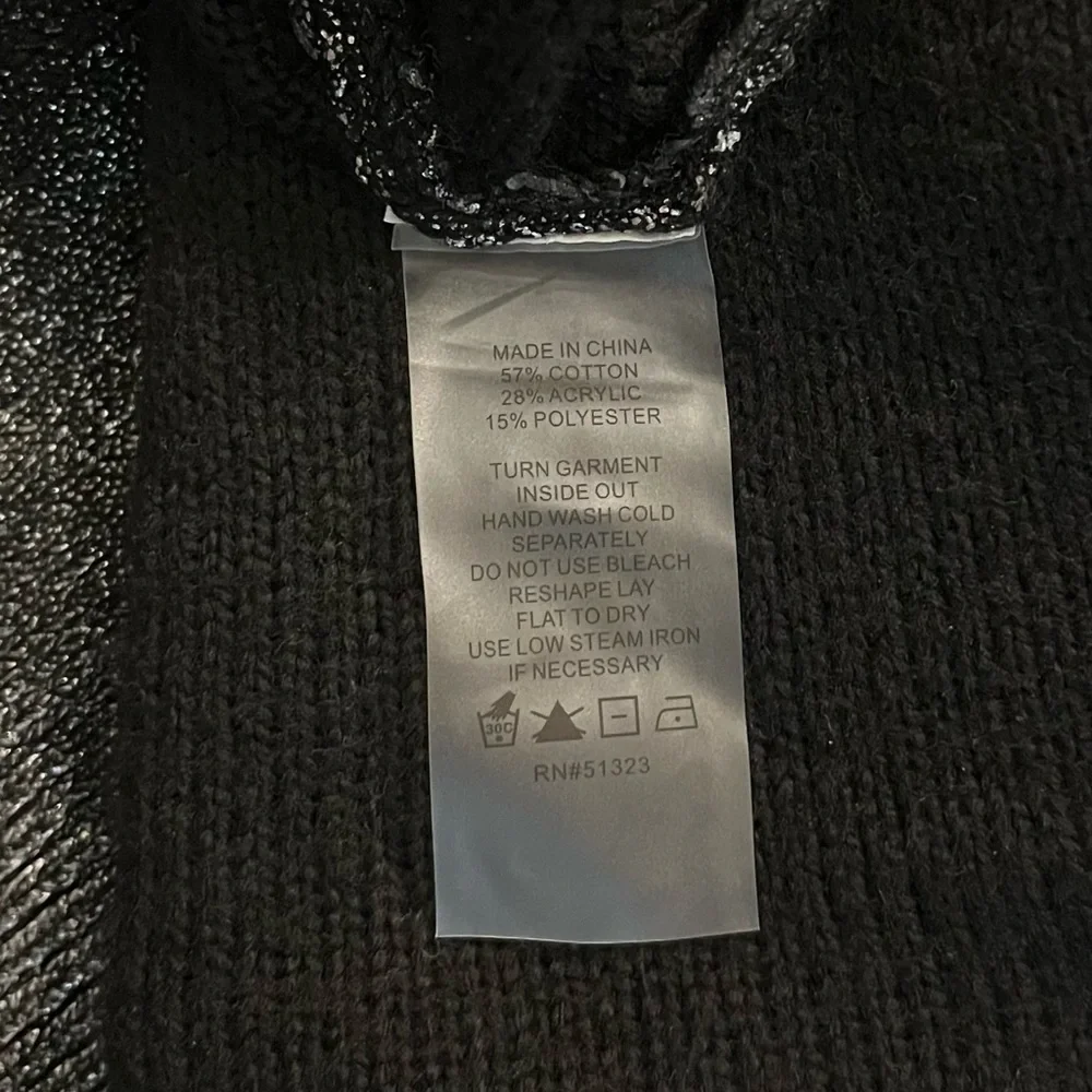 Vince Camuto Black & Silver Shimmer Long Sleeve Sweater Size Small NWT - Picture 4 of 5